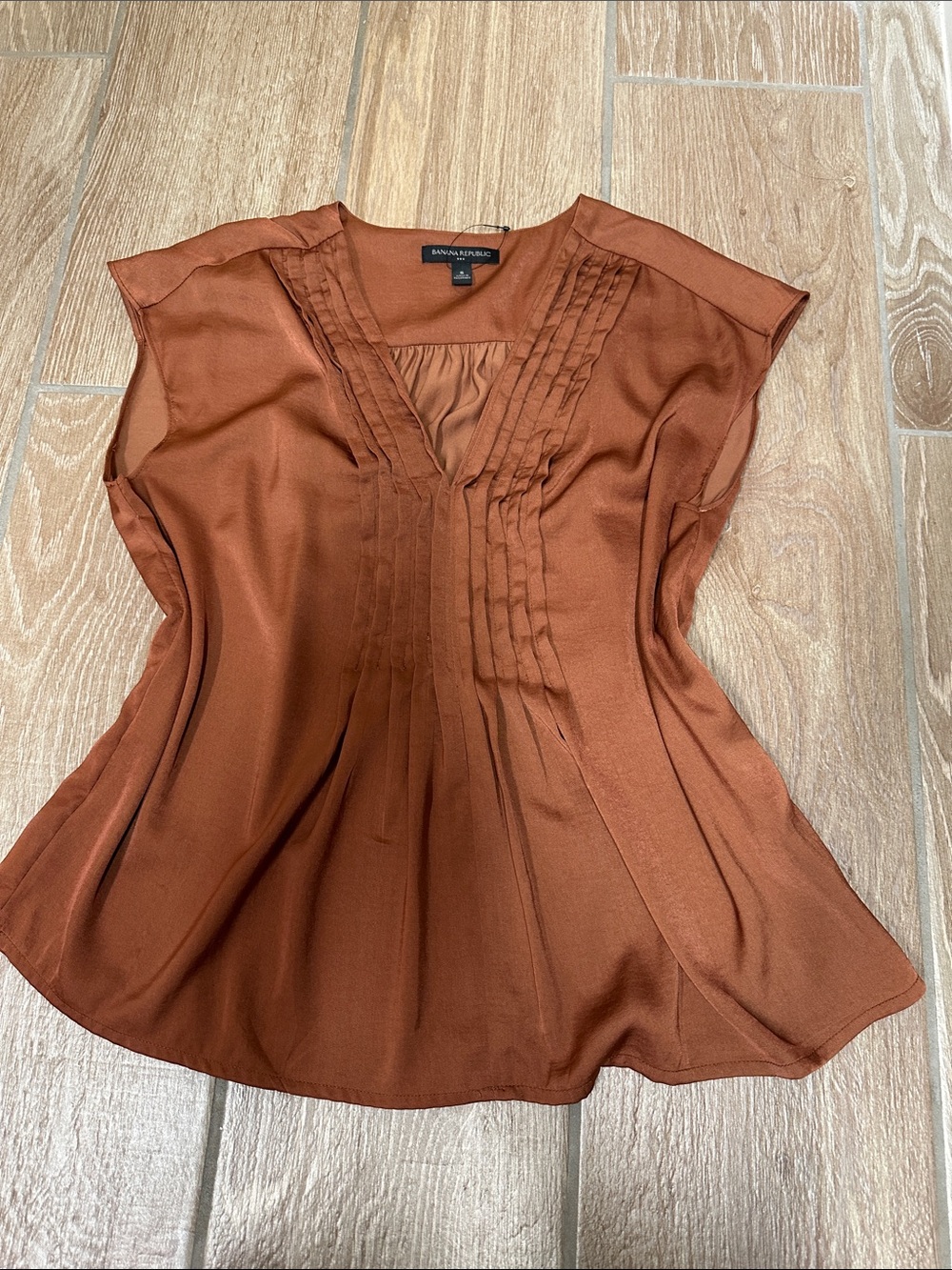 Banana Republic Rust Pintuck V-Neck Cap-Sleeve Blouse